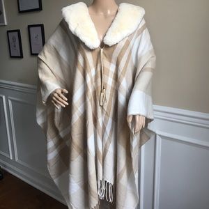 NEW Andrew Marc Poncho w/faux fur collar